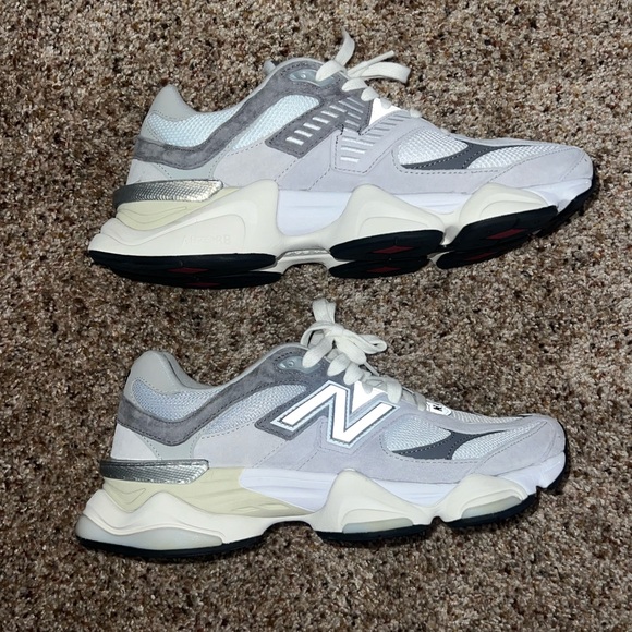 New balance shoes - Picture 3 of 3